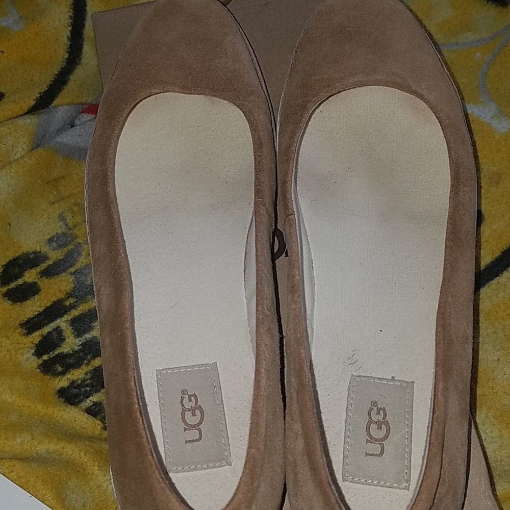 UGG SHOES I WORE 4X AND STILL LOOKS GOOD